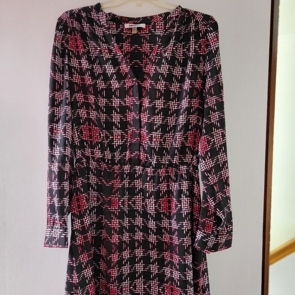 Chic Black and Pink Patterned Dress